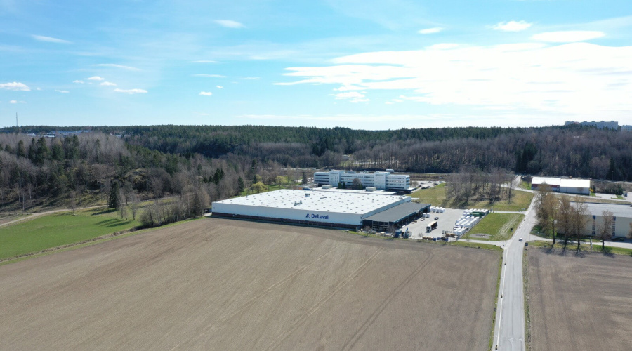 DeLaval investe em sua unidade de produção de sistemas de ordenha robotizada